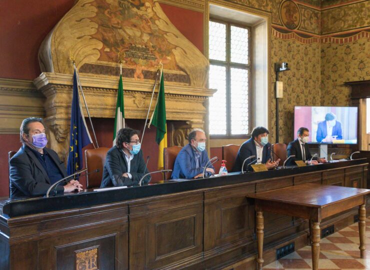 Comune di Rovereto, 31 maggio ore 15.00. Conferenza stampa di presentazione dei Rosmini Days. Al tavolo da sinistra, Marco Finola, Carlo Brentari, Flavio Deflorian, Francesco Valduga, Marco Perinelli.