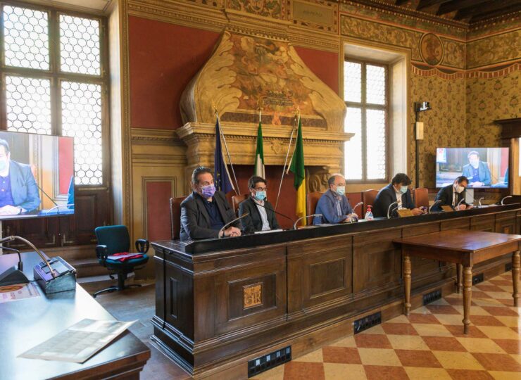Comune di Rovereto, 31 maggio ore 15.00. Conferenza stampa di presentazione dei Rosmini Days. Al tavolo da sinistra, Marco Finola, Carlo Brentari, Flavio Deflorian, Francesco Valduga, Marco Perinelli.